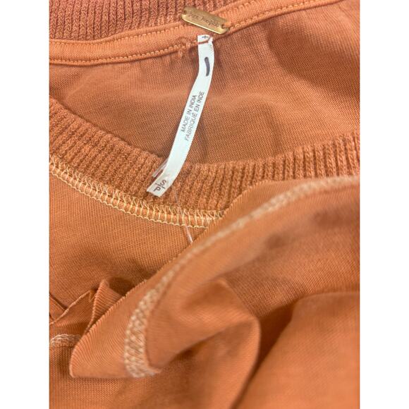 Free People NWOT Table For Two Tee Sleeveless Relaxed Lace Details Rust Sz Small - Picture 3 of 5